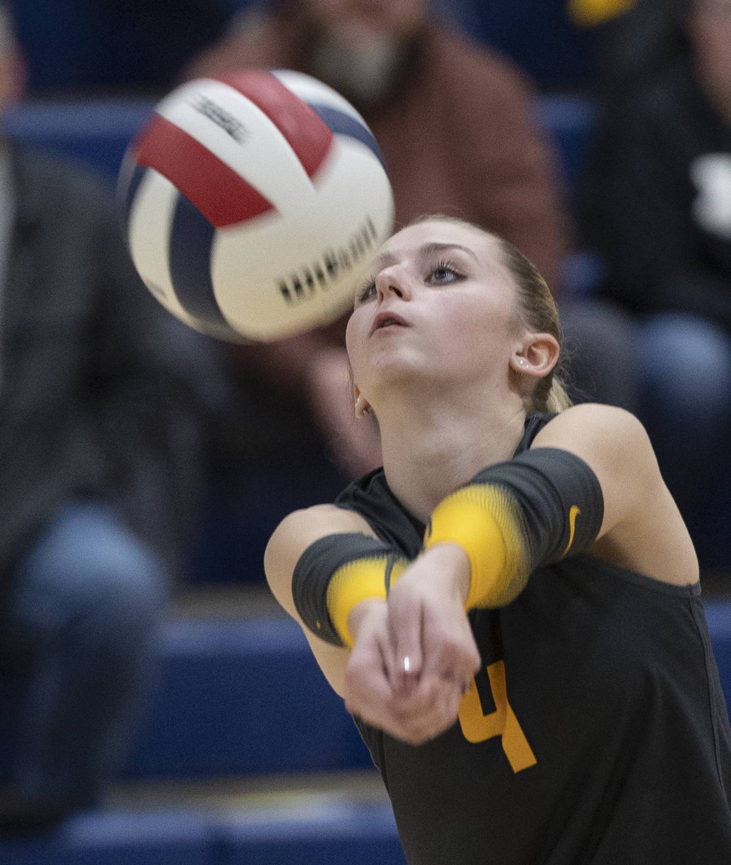 Sterling’s Brylee Brady makes a pass against Freeport Tuesday, Oct. 28, 2025, in the Class 3A regional semifinal at Sterling.