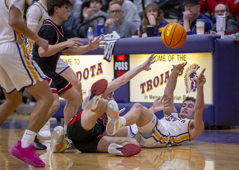 Mendota's Braiden Freeman makes a backwards diving pass to save the ball from going out of bounds during the game against Hall on January 24, 2025 at Mendota High School.