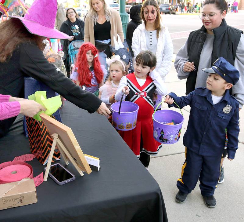 Photos Cakecutting and downtown trickortreat kickoff Sycamore