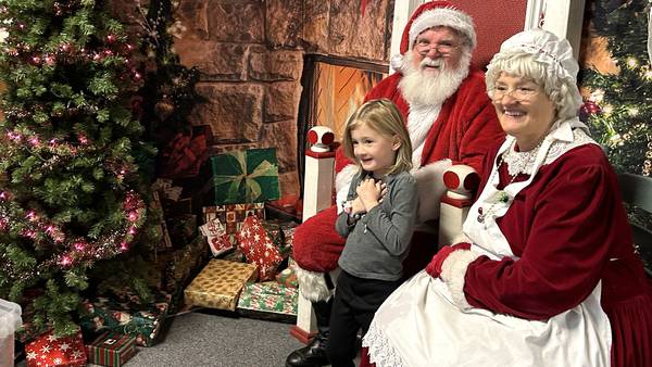 Photos: Oregon Candlelight Walk, Saturday, Dec. 6, 2025