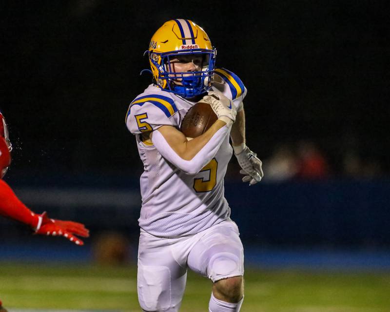 Lyon's Danny Caroll (5) runs with the ball during football game between Hinsdale Central at Lyons Township on Friday, Sept. 8, 2023.