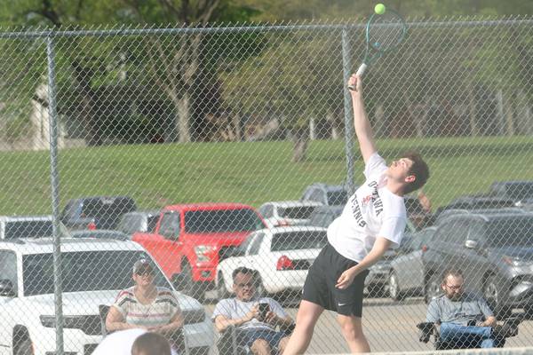 Ottawa slips past La Salle-Peru 3-2 on the courts