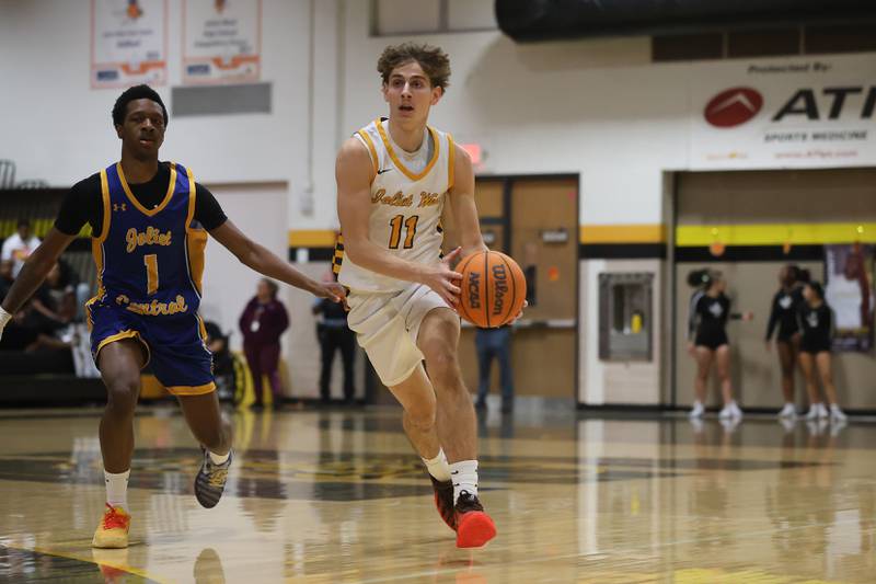 Joliet West’s Luke Grevengoed looks for a play against Joliet Central on Tuesday, Feb. 17, 2026 in Joliet.