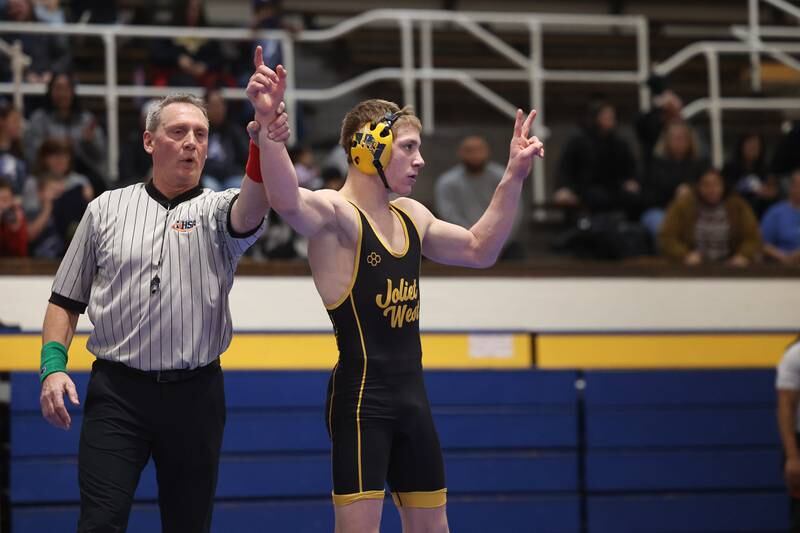 Joliet West’s Carson Weber defeats Joliet Central’s Yamil Cotto in the 150-pound weight match at Joliet Central on Friday, Jan 31, 2025.