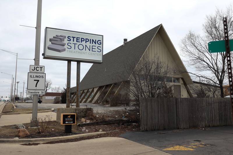 Stepping Stones plans to build apartments that could house seven women who could live with their children while getting treatment for drug or alcohol addictions.