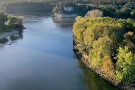 Photos: Fall colors begin to pop at Starved Rock State Park 