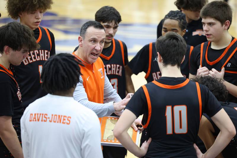 Beecher head coach Tyler Shireman talks to his players in a timeout during the Bobcats' 64-52 loss to Peotone on Wednesday, Jan. 28, 2026.