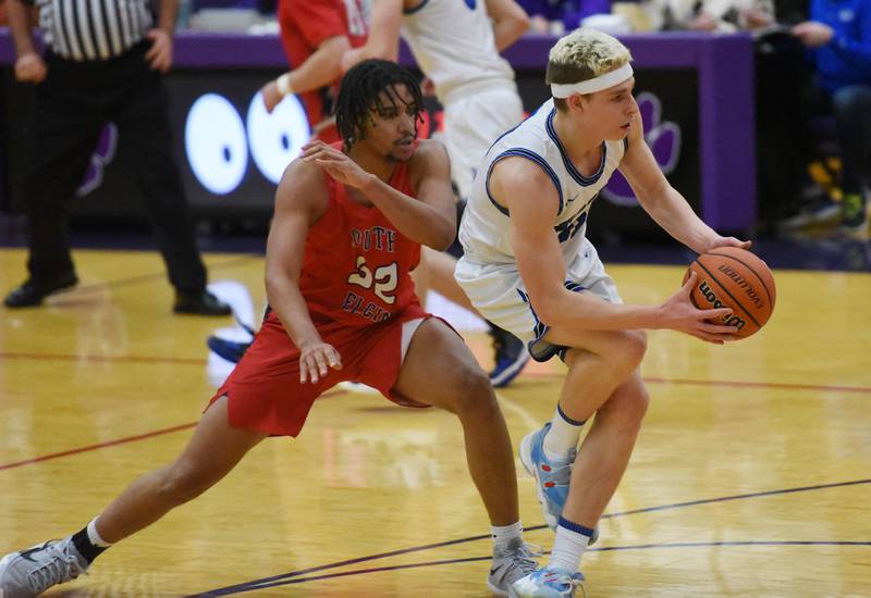 South Elgin's Kendis Wiley, left, pressures St. Charles North's Max Love during WednesdayÕs Class 4A Hampshire regional semifinal boys basketball game.