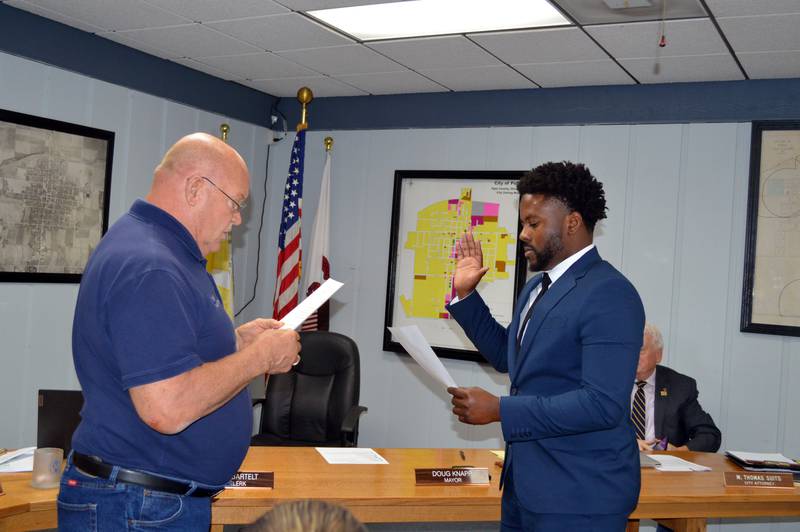 Polo Mayor Doug Knapp swears in Rodney Lucas, of Freeport, as a city police officer during the Monday, Oct. 7, 2024, Polo City Council meeting.