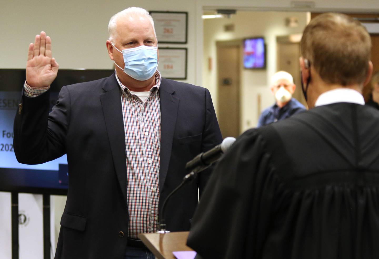 New Dekalb Ward 4 Alderman Greg Perkins is sworn by in by 23rd Judicial Circuit Judge Ronald Matekaitis during the City Council meeting Monday, May 10, at the DeKalb Public Library.