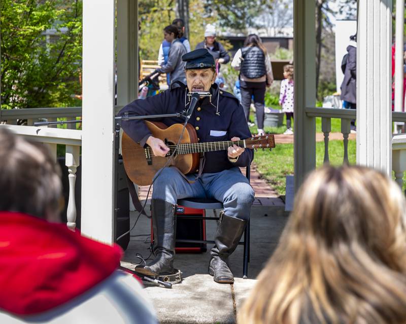 David Corbett entertains the crowd at the Downers Grove Park District Country in the Park on Saturday, May 3, 2025  in Downers Grove.