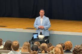McHenry County Judge Larry Hansen speaks to Bureau Valley students 