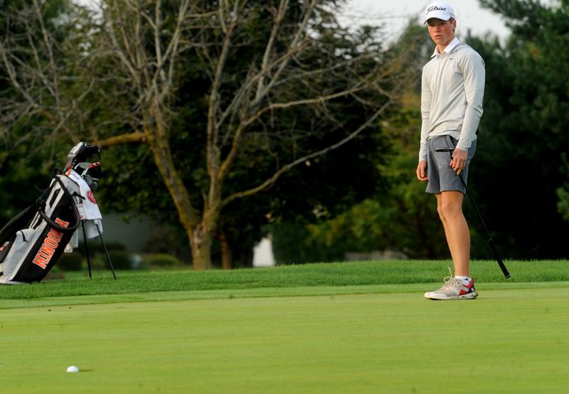 Oswego East's Zach Johnson watches his long putt, on the 2nd green, go down during the Southwest Prairie Conference boys golf meet at Blackberry Oaks Golf Course in Bristol on Wednesday, Sept. 20, 2023.