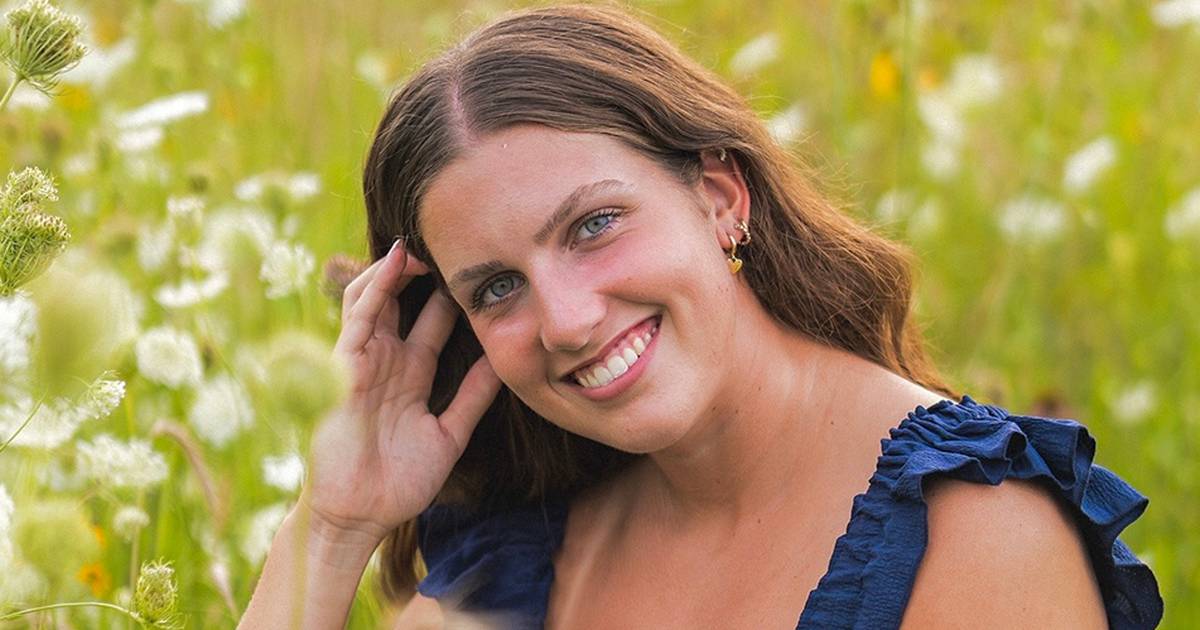 Claire Boudreau named La Salle-Peru High School DAR award winner