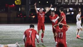 Austen Szurgot’s goal with 1:12 left sends Hinsdale Central to state with 2-1 win over Lockport