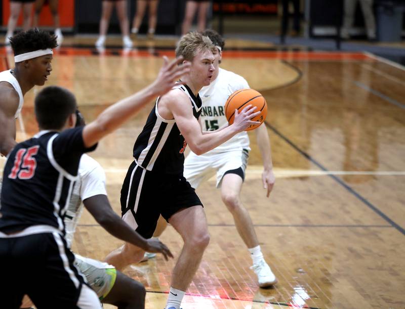 Glenbard East's Danny Snyder passes the ball during a Class 4A St. Charles East Sectional semifinal against Glenbard West on Tuesday, March 4, 2025 in St. Charles.
