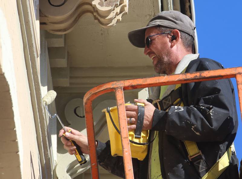 Dan Znaniecki of H&H Builders, applies a fresh coat of paint on the exterior of the Mendota Chamber of Commerce building on Monday, Oct. 27, 2025 downtown Mendota.