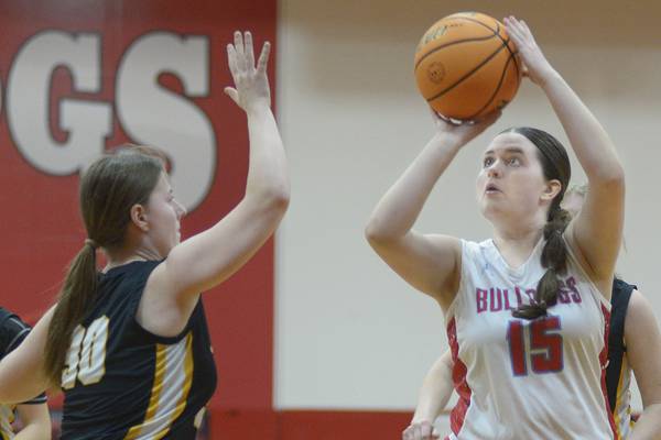 Pippa Dunnill helps shoot Herscher past Streator