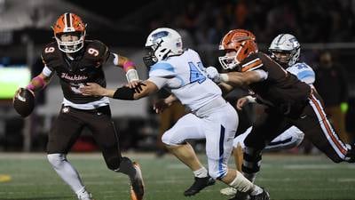 Jake Nawrot throws 3 touchdowns, runs for 2 more as Hersey stuns Prospect in fourth quarter