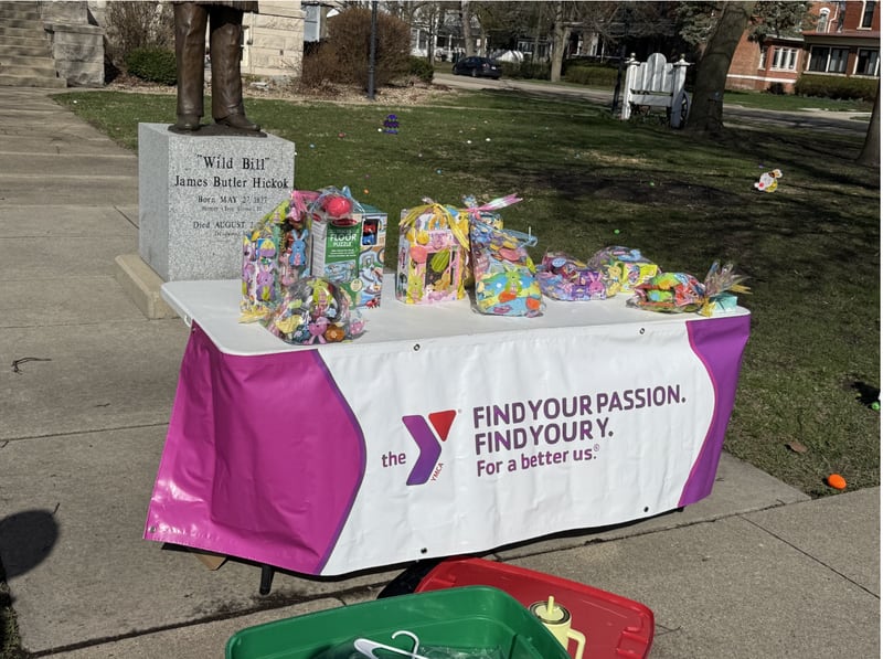 Photos from the 2026 Mendota YMCA Easter egg hunt.