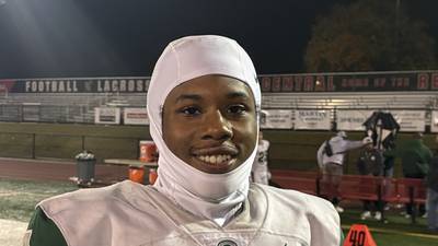 Glenbard West, behind Jamarcus Kelly’s 196 yards and 4 TDs, runs past Hinsdale Central to stay unbeaten