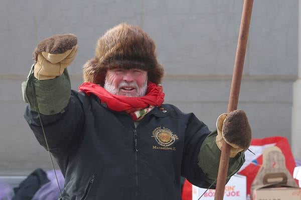 ‘We really need a more livable wage’: Postal workers picket in Peru
