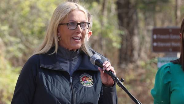 Sen. Rezin and Meridian donate 100 turkeys to help families at Thanksgiving