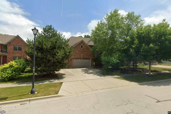 Sale closed in Addison: $910,000 for a single-family home