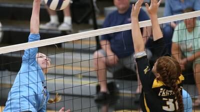 Photos: Marquette vs Putnam County volleyball
