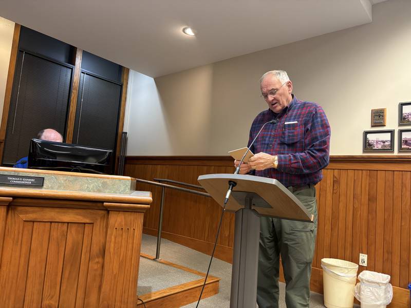 Arnie Bandstra, president of the Ottawa Canal Association and former city engineer, speaks to the Ottawa City Council about the history and ongoing restoration of the Illinois & Michigan Canal during a presentation at the council meeting.