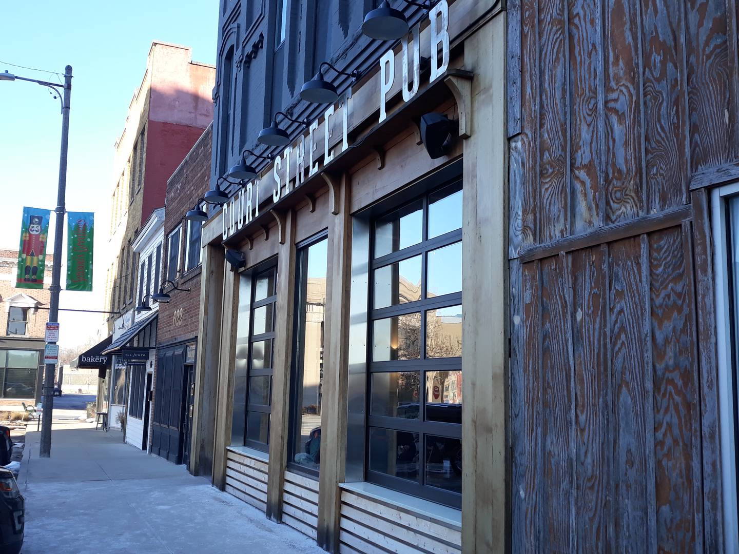 Court Street Pub is located in downtown Ottawa across the street from the old courthouse.
