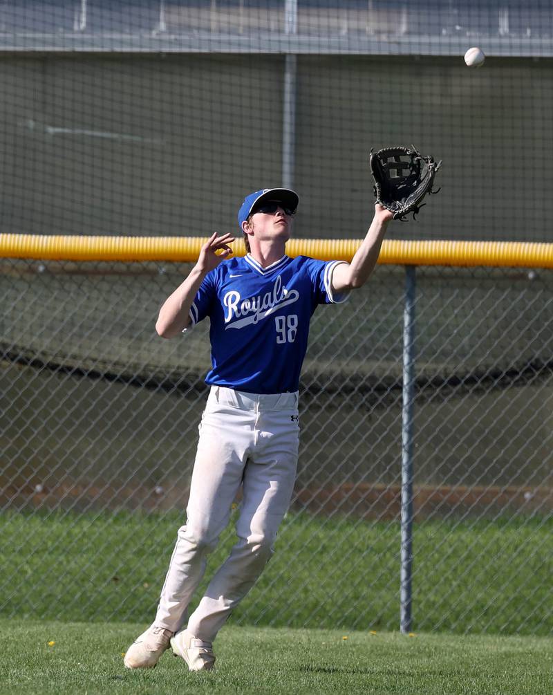 Hinckley-Big Rock's Marshall Ledbetter tries to make a catch Tuesday, April 29, 2025, during their game at Hiawatha High School in Kirkland.