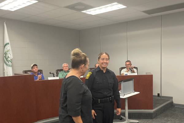 Mendota swears in new police officer