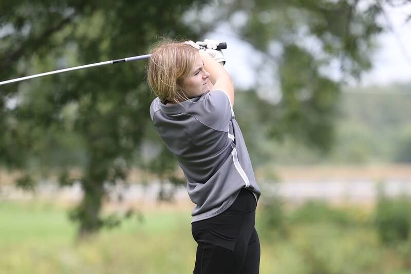 Streator’s Lillianna Negray drives off hole 1 in the Class 2A Bradley Regionals at the Green Garden Country Club in Frankfort on Thursday, Sept. 28, 2023.