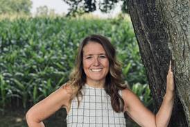 Carmen Siragusa announces bid for DeKalb County regional superintendent