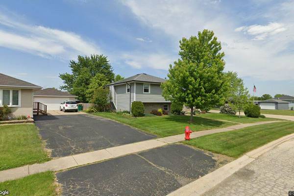 Single-family home sells in Joliet for $354,900