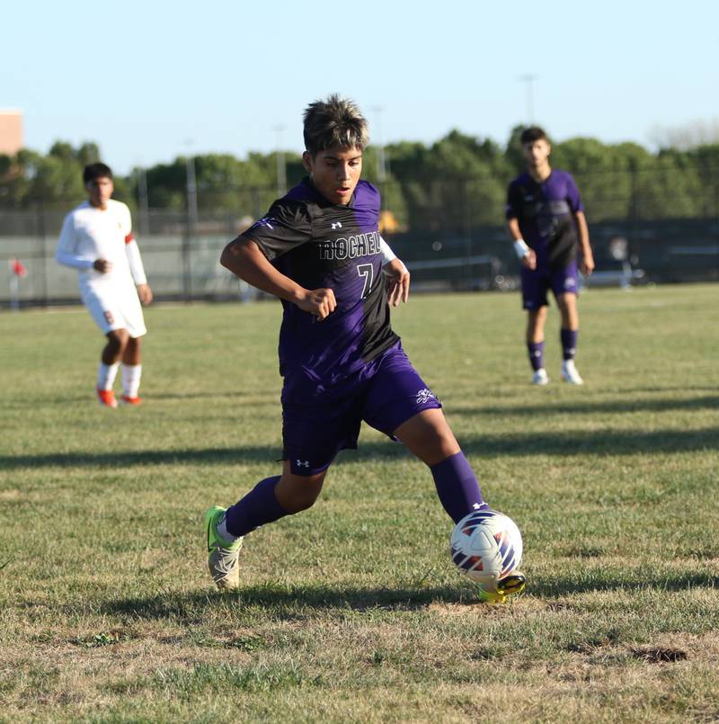 Rochelle's Saul Avila (7) dribbles the ball during a game with La Salle-Peru on Oct. 9, 2025.