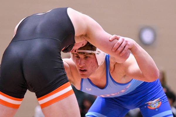 Marmion’s Vinnie Testa makes big return to the mat, helps defending 3A champs prevail at Flavin Invitational