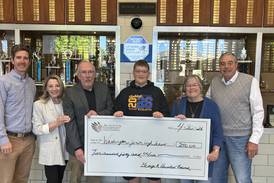 Hunter Memorial Fund awards first grant to Oglesby junior high library
