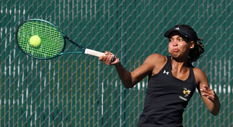 Hinsdale South's Chloe Gains returns the ball during Class 1A singles championship match of the girls state tennis tournament at Hersey High School on Saturday, Oct. 26, 2024 in Arlington Heights.