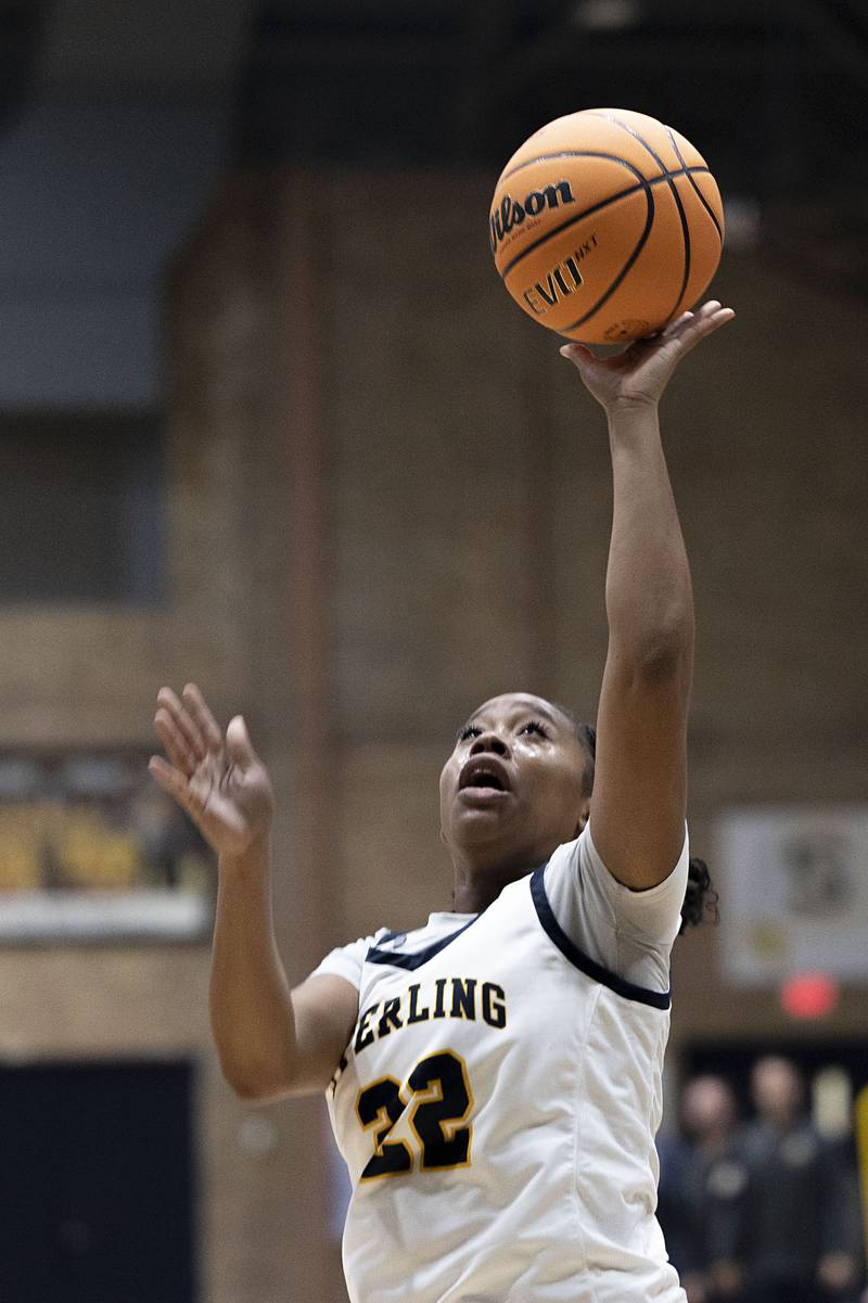Sterling’s Joslyn Green puts in a lay-up against Rock Island Tuesday, Nov. 25, 2025.