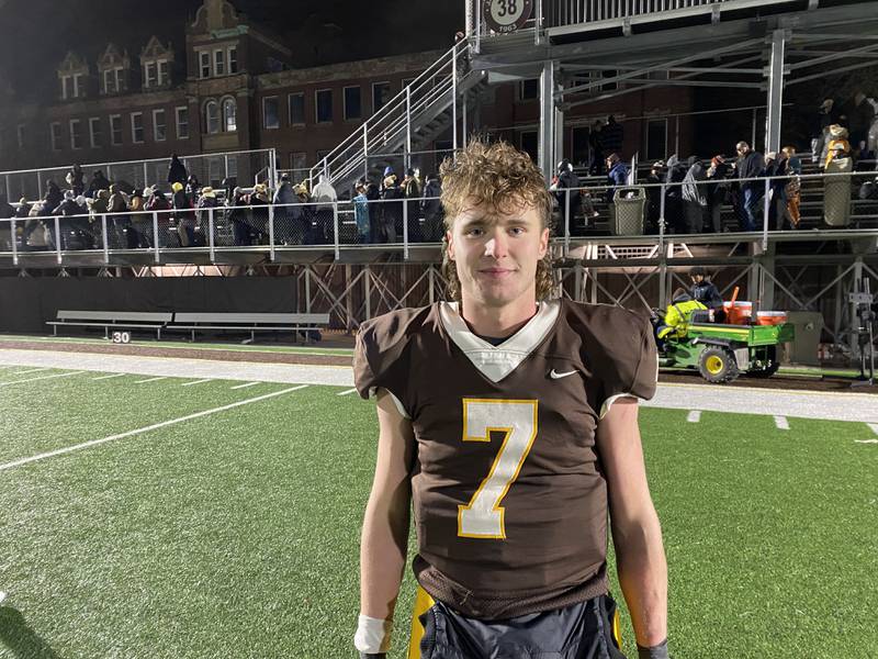 Mount Carmel quarterback Blainey Dowling threw five touchdowns in his team's 48-12 Class 7A quarterfinal win over Brother Rice on Saturday.