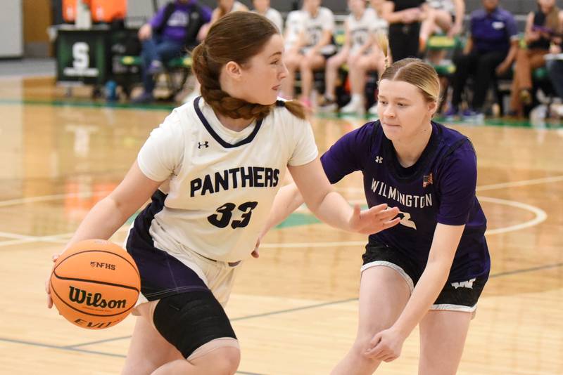 Manteno's Brooke Blanchette, left, is guarded by Wilmington's Nina Egizio during the IHSA Class 2A Seneca Regional championship Thursday, Feb. 19, 2026.