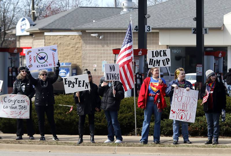Protesters line State Route 31 near the intersection of McCullom Lake Road in McHenry to protest their discontent with President Donald Trump and his administration's policies on Saturday, March 28, 2026, during the McHenry County No Kings Protest. According to an organizer, over 4,000, people took part in the protest.