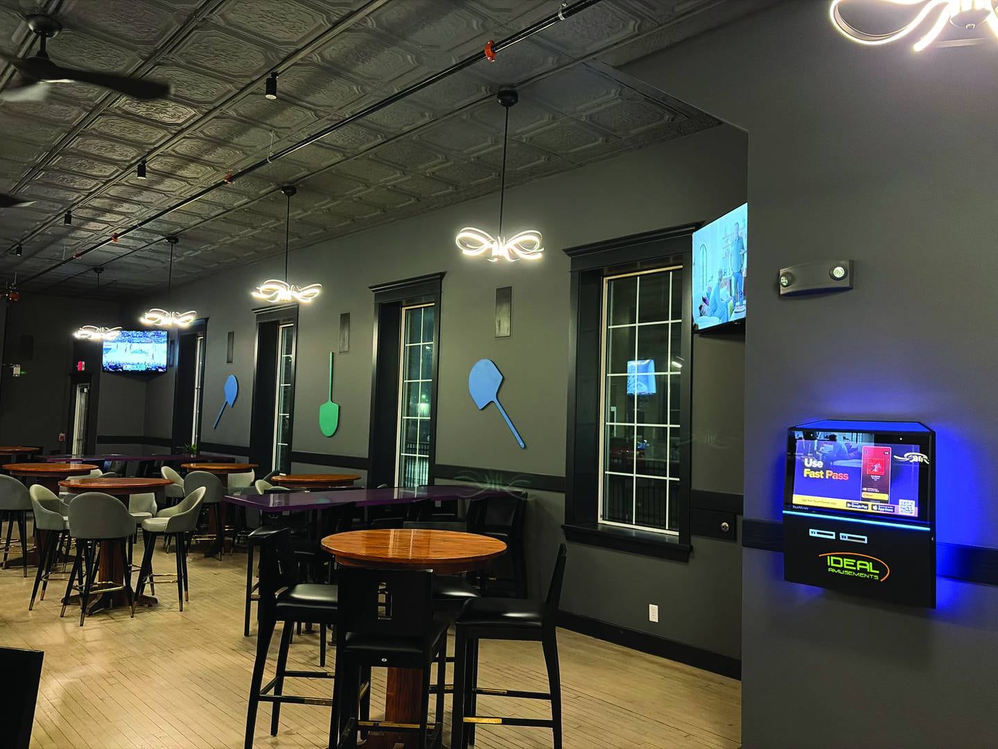 The interior of Iniga Pizza in downtown DeKalb.