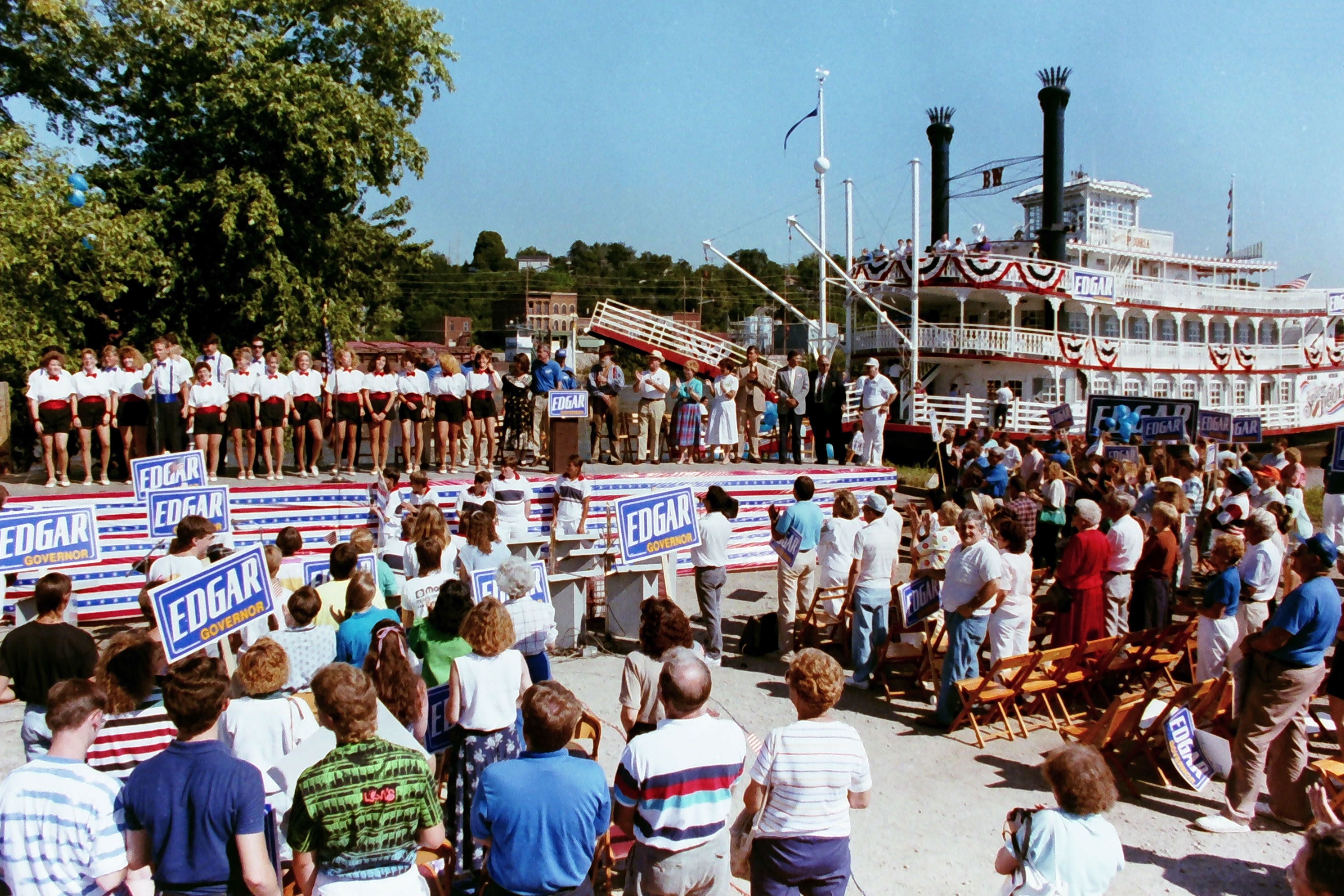 Jim Edgar candidate for Governor of Illinois, campaigns with the Spirit of Peoria paddle-wheeler on Thursday, Aug. 30, 1990 in Peru.