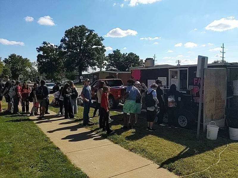 The Streator Key Club raised $270 for the Kiwanis Neuroscience Research Foundation through its food truck fundraiser.