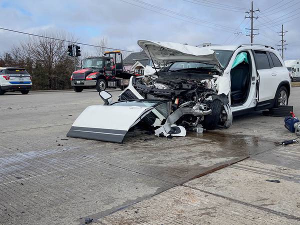 Two injured in car crash in Algonquin 