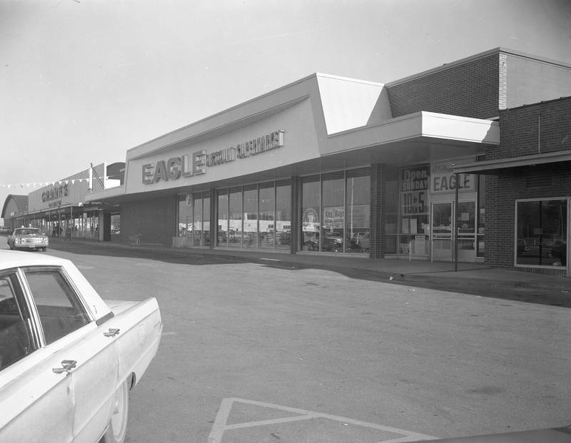 New Eagle grocery store on Sycamore Road, looking northeast, November 1969.