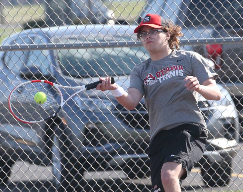 Ottawa's Sebastian Cabrera plays tennis against L-P on Tuesday, April 11, 2023 at the L-P Athletic Complex in La Salle.